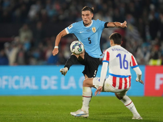 Ugarte thi đấu cực kỳ mạnh mẽ ở trận hòa 0-0 giữa Uruguay và Paraguay